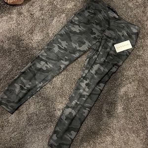 Womens Danskin camo leggings